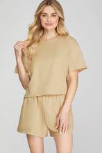 Load image into Gallery viewer, Women’s Loose-Fit Drop-Shoulder Tee – Cropped Boxy Basic Top for Everyday Wear
